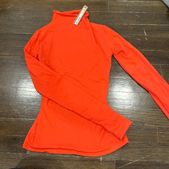 Skims turtleneck top - Picture 3 of 4